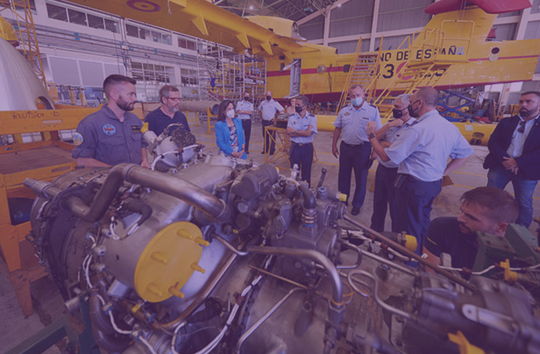 The Minister of Defense visits Tecnatom’s ultrasonic and radiographic inspection systems at the Albacete Air Force Base